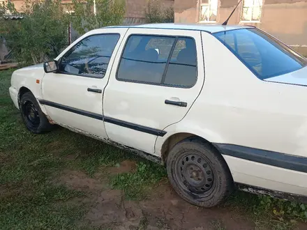 Volkswagen Vento 1992 года за 500 000 тг. в Актобе – фото 3