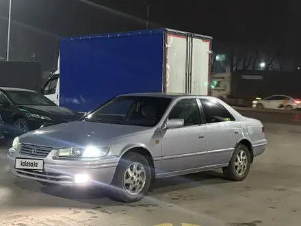 Toyota Camry 1997 года за 3 350 000 тг. в Талдыкорган – фото 2