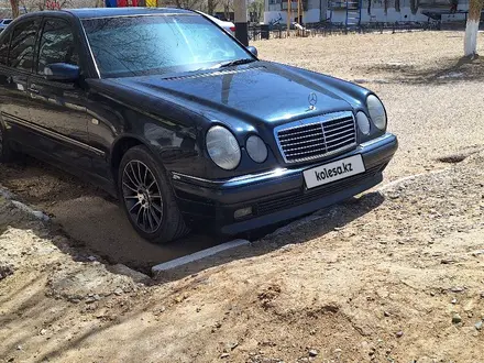 Mercedes-Benz E 230 1998 года за 3 200 000 тг. в Байконыр