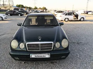 Mercedes-Benz E 230