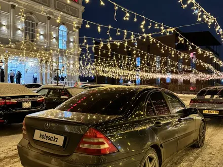 Mercedes-Benz C 180 2002 года за 2 700 000 тг. в Актобе – фото 4