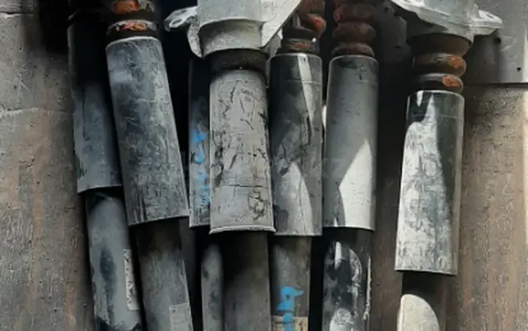 Задний амортизатор из Японии за 10 000 тг. в Алматы