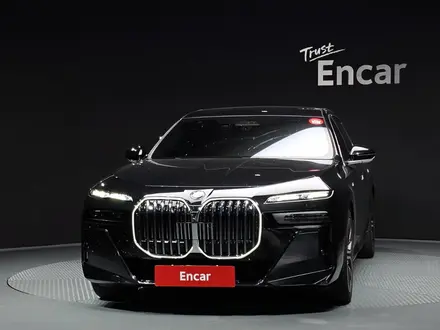 BMW 740 XDrive 3.0 2023 года за 49 500 000 тг. в Астана – фото 2