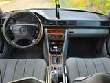 Mercedes-Benz E 280 1993 годаfor1 500 000 тг. в Шымкент
