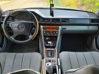 Mercedes-Benz E-Class, 1993
