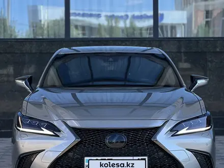 Lexus ES 250 2021 года за 25 000 000 тг. в Шымкент