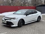 Toyota Camry 2020 года за 14 500 000 тг. в Алматы – фото 2