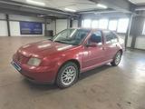 Volkswagen Bora 2000 года за 1 800 000 тг. в Астана – фото 2