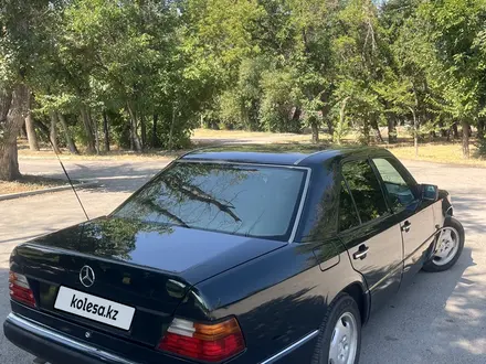 Mercedes-Benz E 220 1992 года за 2 600 000 тг. в Тараз – фото 5