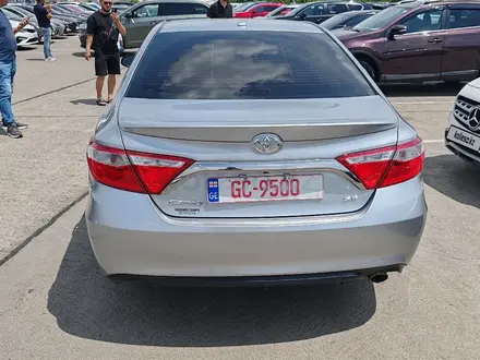 Toyota Camry 2017 года за 7 600 000 тг. в Атырау – фото 2