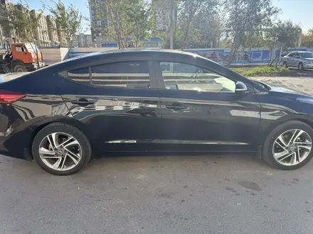 Hyundai Elantra 2017 года за 6 500 000 тг. в Караганда – фото 4
