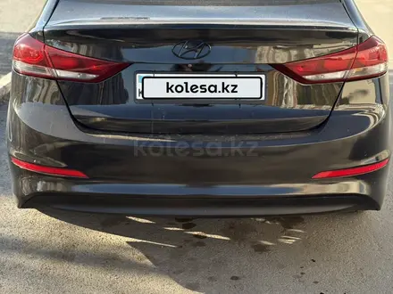 Hyundai Elantra 2017 года за 6 500 000 тг. в Караганда – фото 2