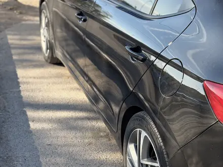 Hyundai Elantra 2017 года за 6 500 000 тг. в Караганда – фото 5