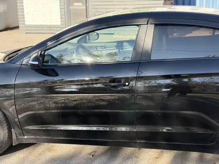Hyundai Elantra 2017 года за 6 500 000 тг. в Караганда – фото 6