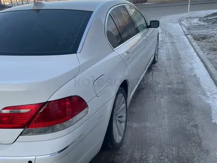 BMW 750 2005 года за 6 400 000 тг. в Атырау – фото 3