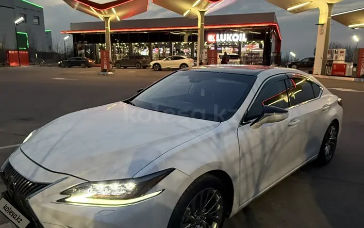 Lexus ES 250 2018 года за 22 700 000 тг. в Алматы