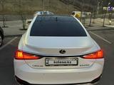 Lexus ES 250 2018 года за 22 700 000 тг. в Алматы – фото 2