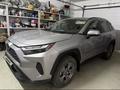 Toyota RAV4 2023 года за 17 000 000 тг. в Атырау – фото 2
