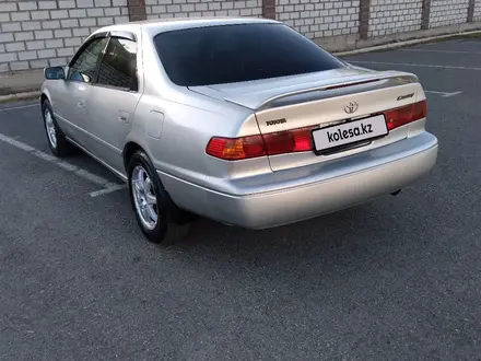 Toyota Camry 2000 года за 3 200 000 тг. в Талдыкорган – фото 2