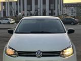 Volkswagen Polo 2015 годаfor4 700 000 тг. в Атырау