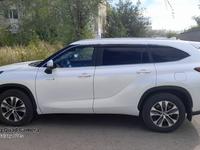 Toyota Highlander 2023 годаүшін28 000 000 тг. в Уральск