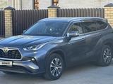 Toyota Highlander 2022 годаүшін22 500 000 тг. в Усть-Каменогорск – фото 2