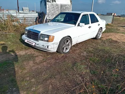 Mercedes-Benz E 200 1990 года за 1 000 000 тг. в Астана – фото 3