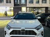 Toyota RAV4 2021 года за 17 300 000 тг. в Астана – фото 3