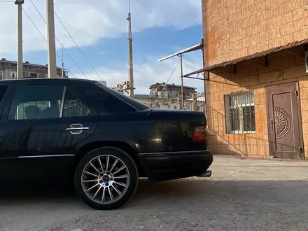 Mercedes-Benz E 320 1995 года за 2 000 000 тг. в Шымкент – фото 4
