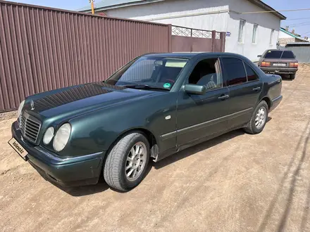 Mercedes-Benz E 230 1996 года за 2 500 000 тг. в Кызылорда – фото 2