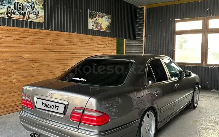 Mercedes-Benz E 320 1995 года за 4 300 000 тг. в Актау