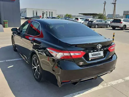 Toyota Camry 2018 года за 7 000 000 тг. в Алматы – фото 6