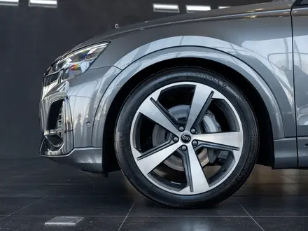 Audi Q8 55 TFSI Quattro 2024 года за 56 410 000 тг. в Алматы – фото 18
