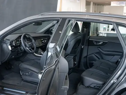 Audi Q8 55 TFSI Quattro 2024 года за 56 410 000 тг. в Алматы – фото 27