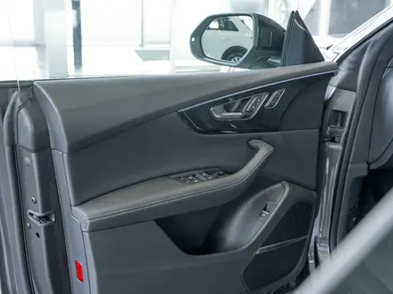 Audi Q8 55 TFSI Quattro 2024 года за 56 410 000 тг. в Алматы – фото 28