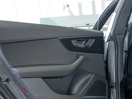 Audi Q8 55 TFSI Quattro 2024 года за 56 410 000 тг. в Алматы – фото 38