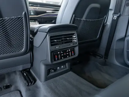 Audi Q8 55 TFSI Quattro 2024 года за 56 410 000 тг. в Алматы – фото 43