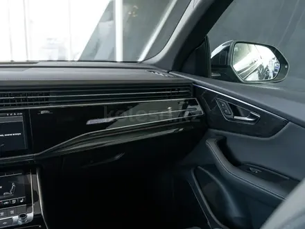 Audi Q8 55 TFSI Quattro 2024 года за 56 410 000 тг. в Алматы – фото 54