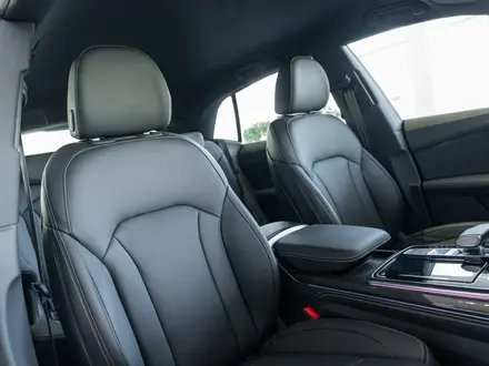 Audi Q8 55 TFSI Quattro 2024 года за 56 410 000 тг. в Алматы – фото 57