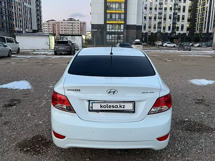 Hyundai Solaris 2014 года за 4 700 000 тг. в Астана – фото 2