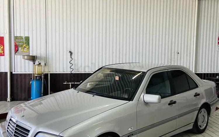 Mercedes-Benz C 200 1998 года за 2 700 000 тг. в Атырау