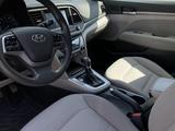 Hyundai Elantra 2018 года за 8 200 000 тг. в Уральск – фото 5