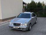 Mercedes-Benz E 320 2000 года за 8 000 000 тг. в Шымкент – фото 2