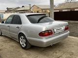 Mercedes-Benz E 230 1998 года за 2 400 000 тг. в Атырау – фото 3