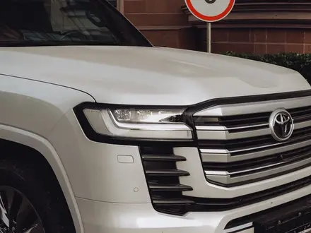Toyota Land Cruiser 2023 года за 59 000 000 тг. в Астана – фото 3