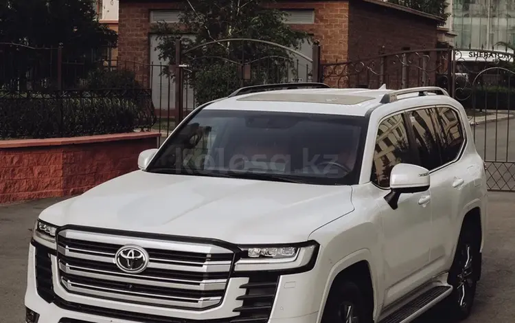 Toyota Land Cruiser 2023 года за 59 000 000 тг. в Астана