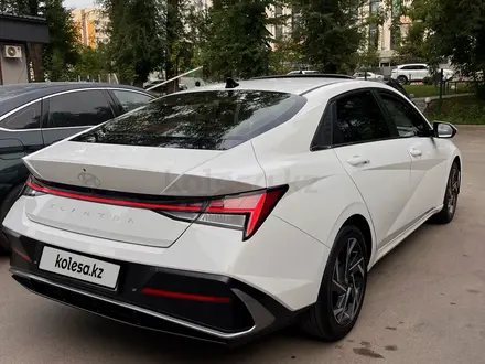 Hyundai Elantra 2023 года за 6 990 000 тг. в Алматы – фото 4