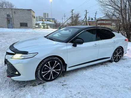 Toyota Camry 2020 года за 15 400 000 тг. в Астана