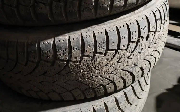 Шины зимние Pirelli 195/65 r15 за 15 000 тг. в Караганда