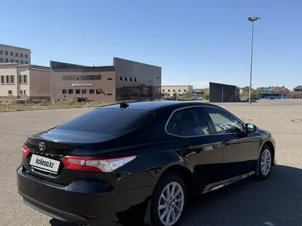 Toyota Camry 2023 года за 13 800 000 тг. в Караганда – фото 2